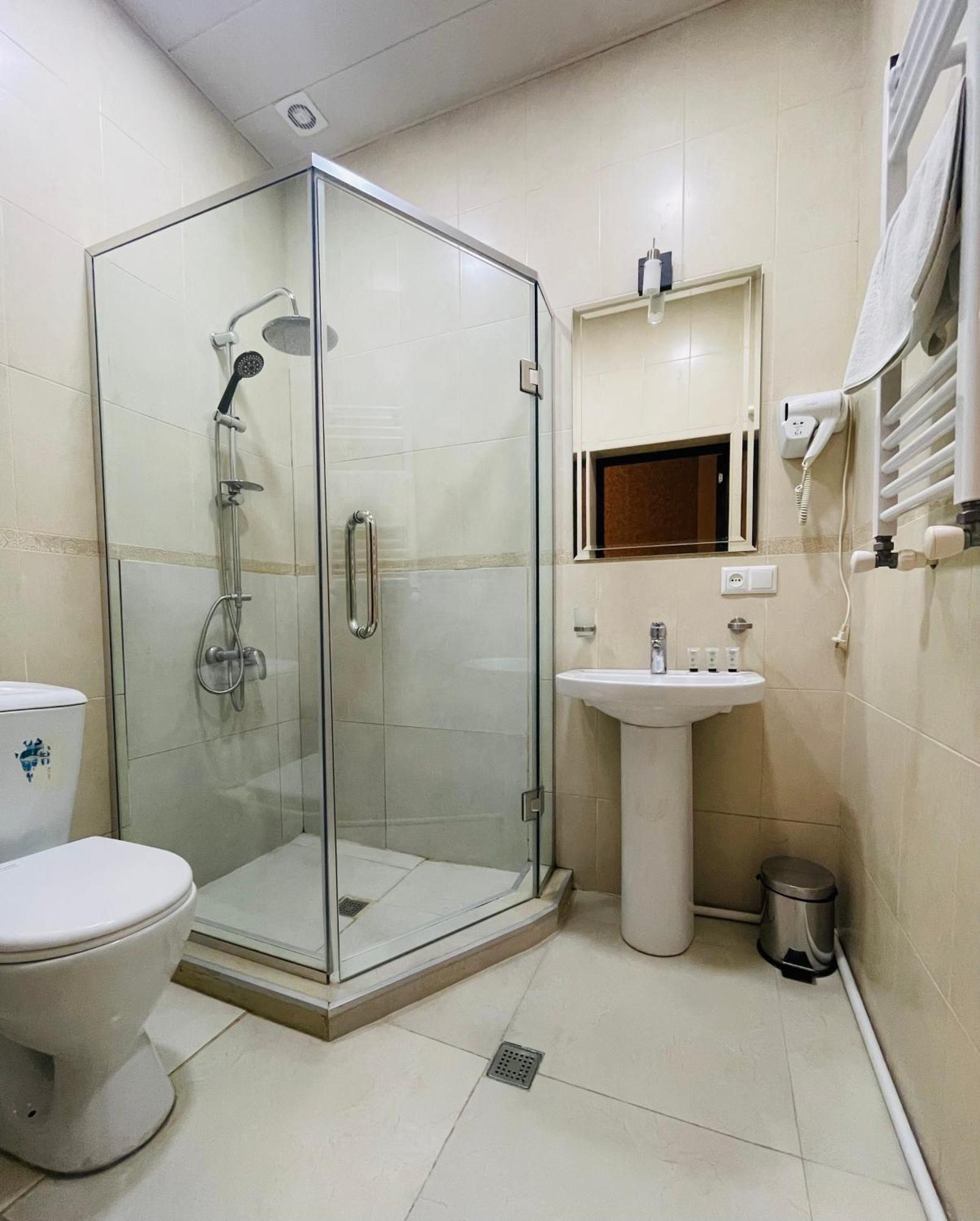 2Nd Floor Hotel 第比利斯 外观 照片